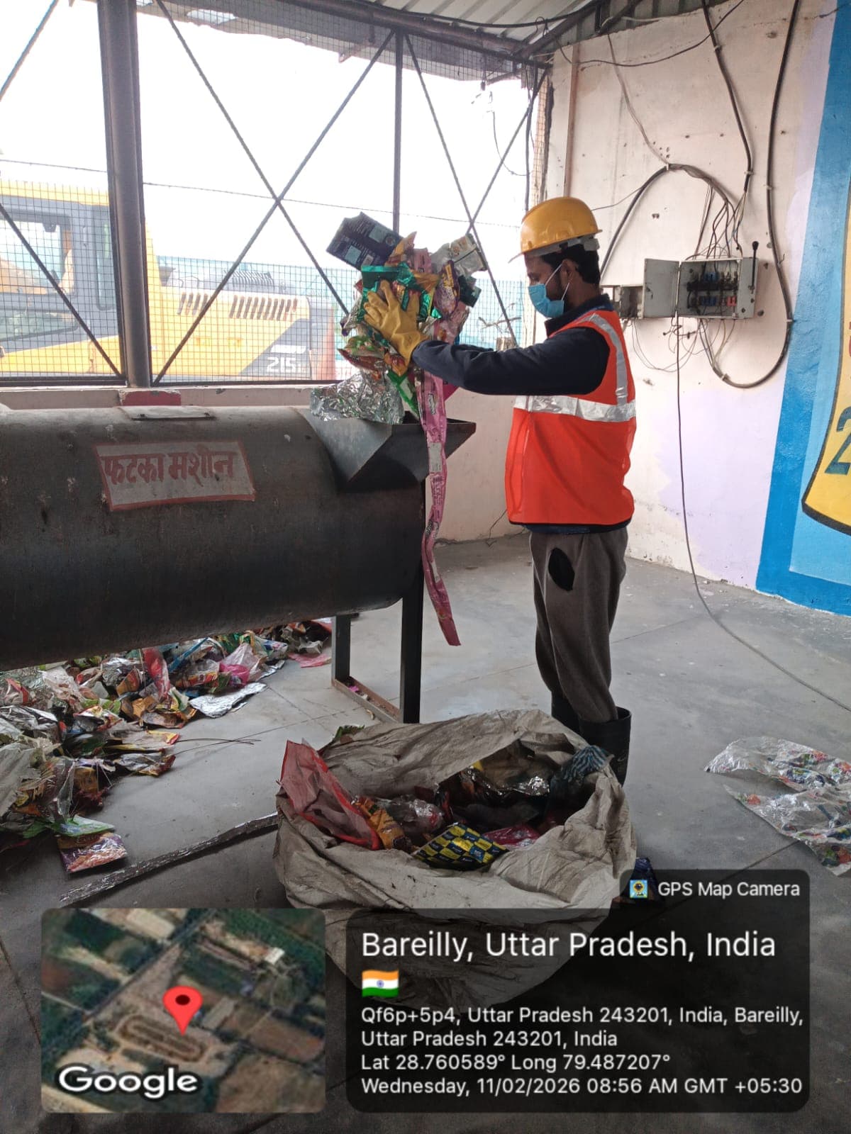 Worker operating a fatka machine